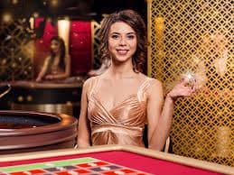 Online slot game reels displayed on a mobile phone for Filipino players